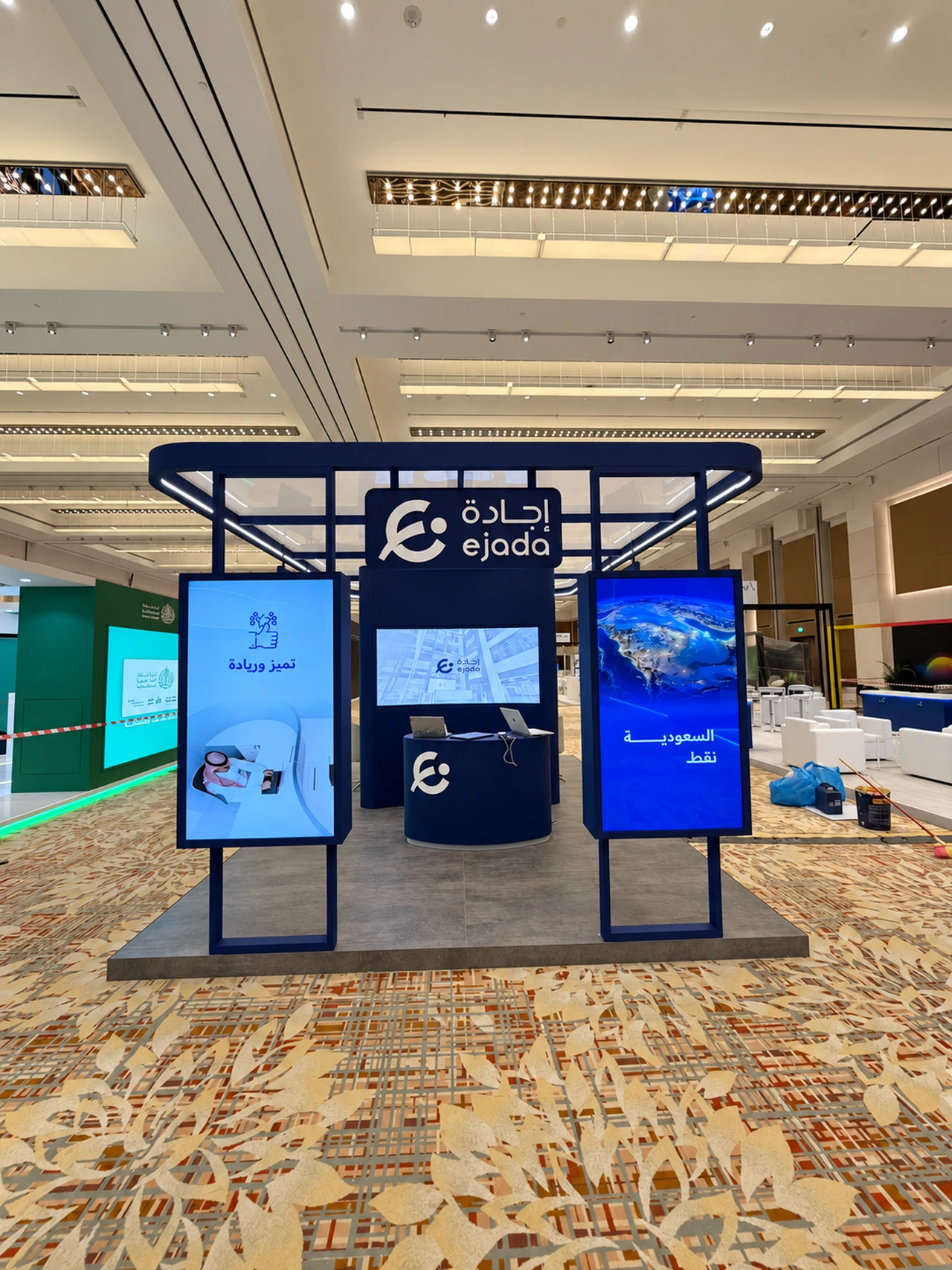 An interactive screen booth