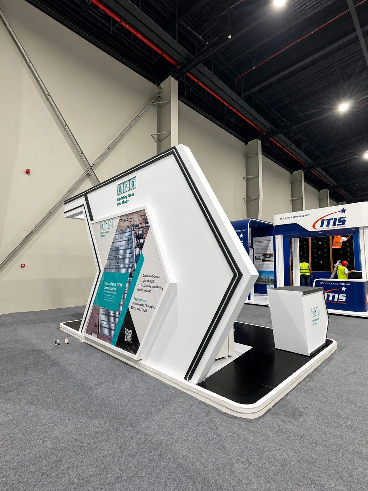 A booth with geometric facades — 2